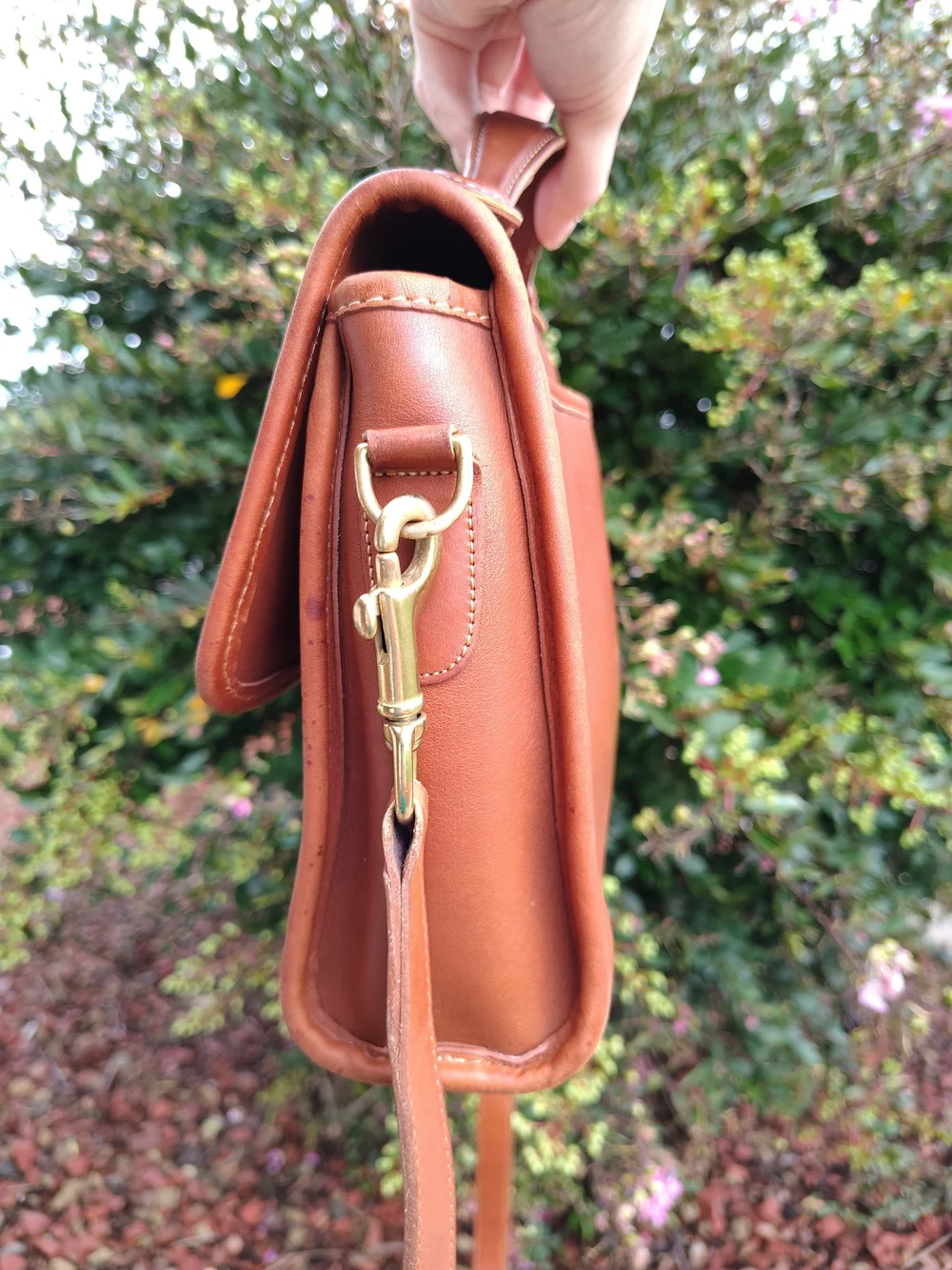 (Pre-1994) Vintage USA Coach Court Bag 9870 British Tan Leather Crossbody
